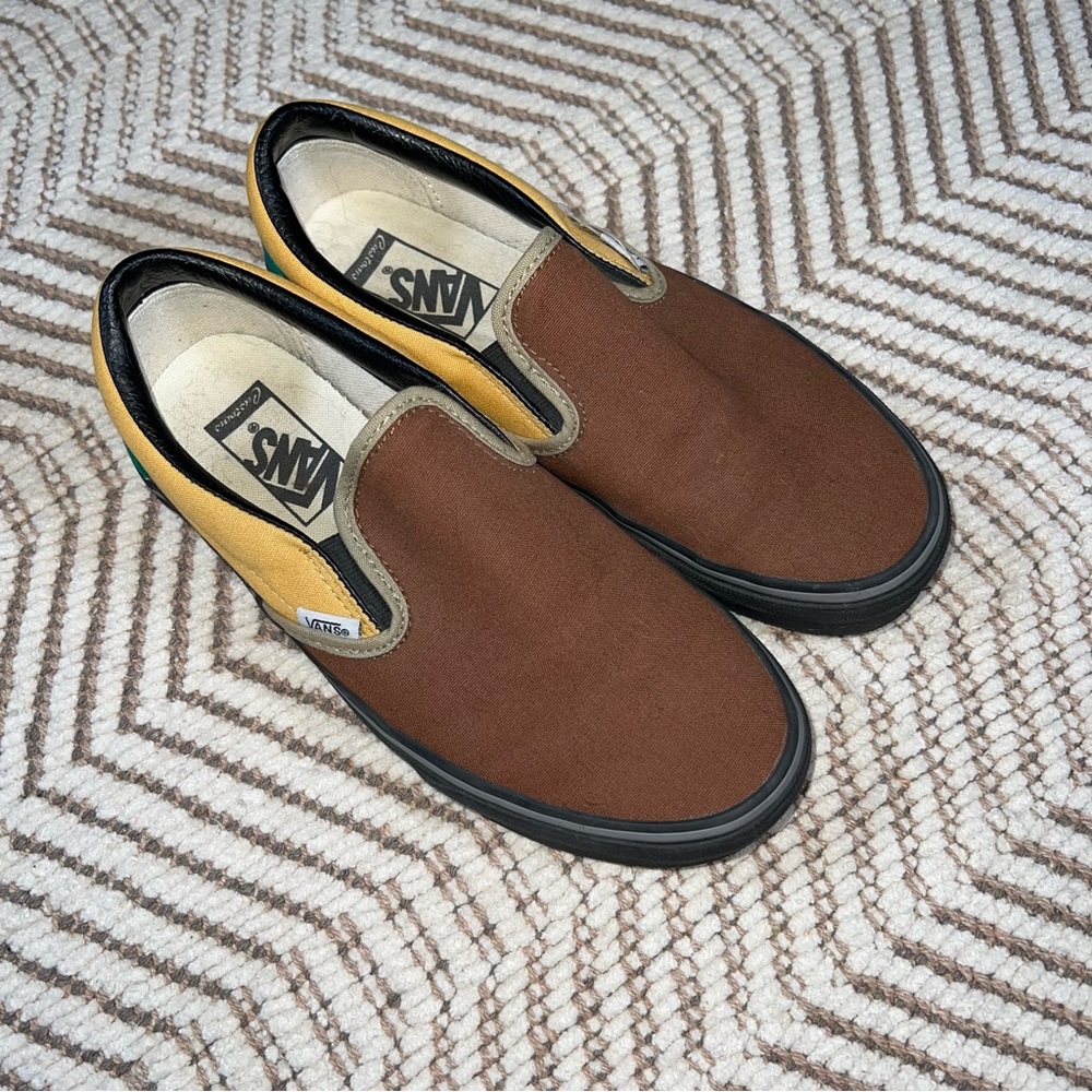 Custom Vans Slip-Ons Star Wars The Mandalorian Baby Yoda Unisex W Sz 8 M Sz 6.5